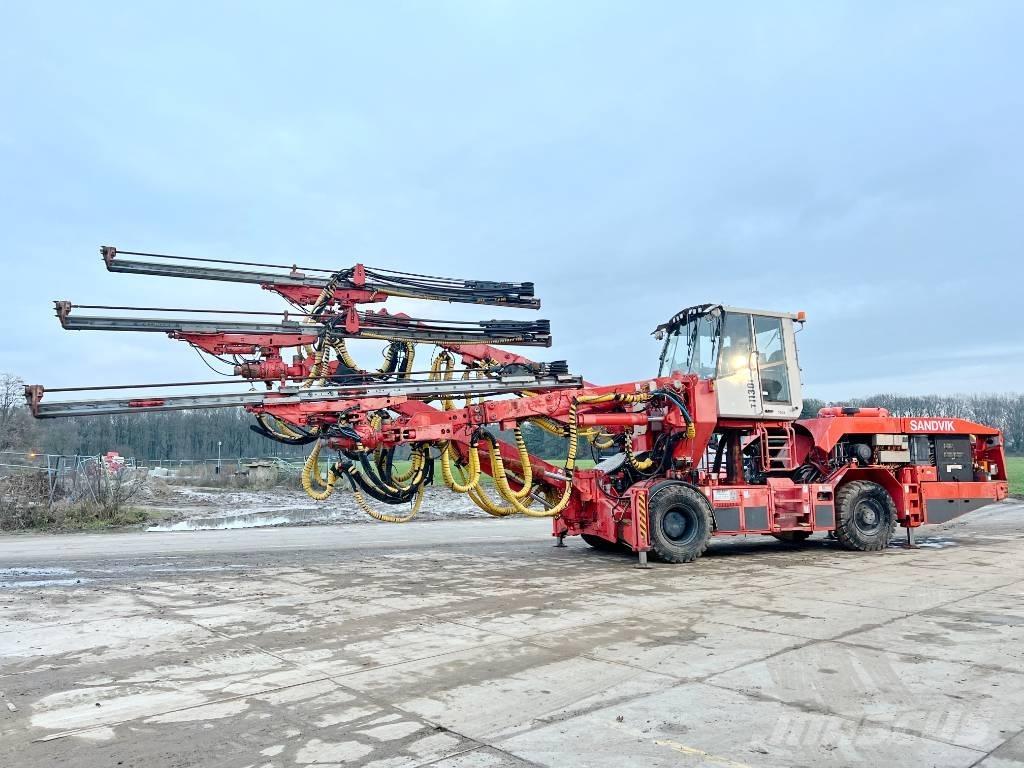 Sandvik DT1130i 도로 굴착기
