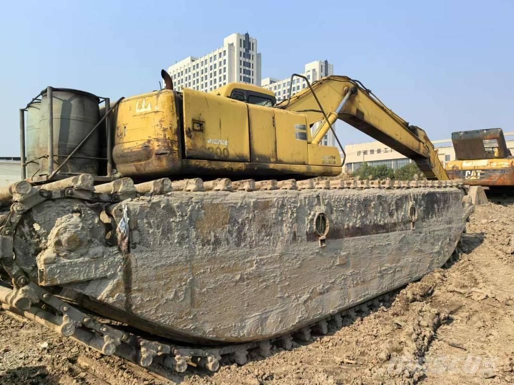Komatsu PC 200-6 수륙양용 굴삭기