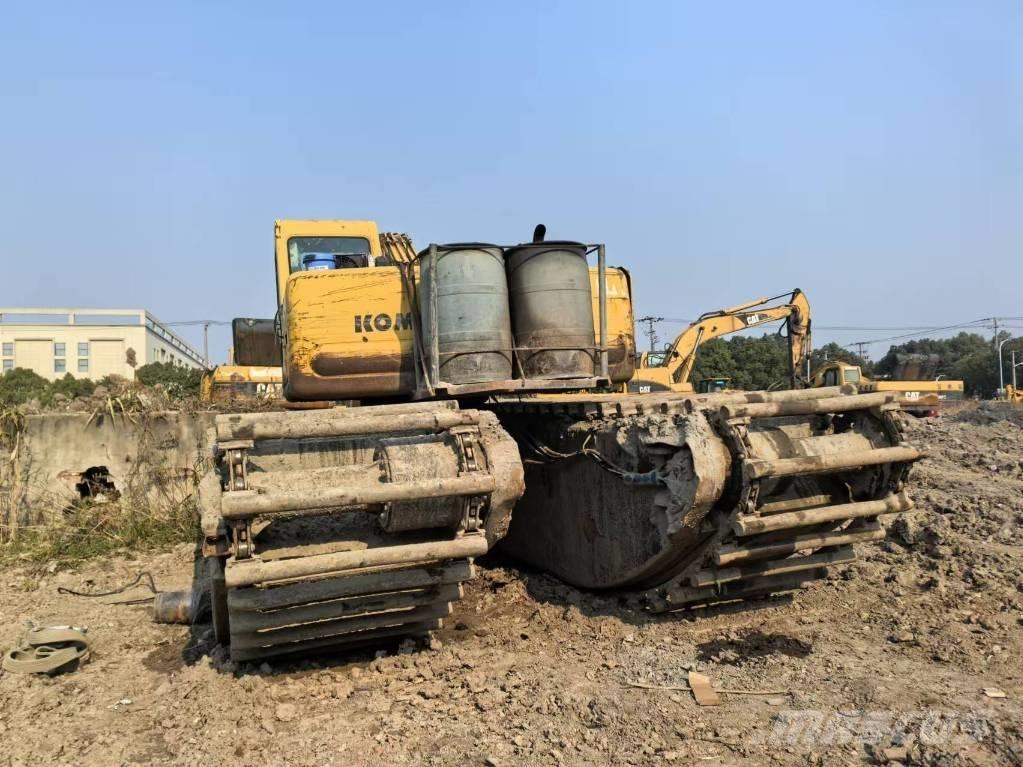 Komatsu PC 200-6 수륙양용 굴삭기