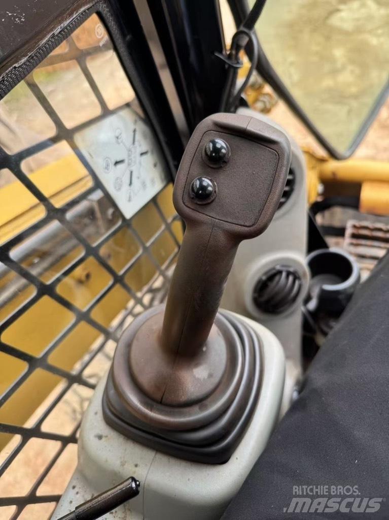 CAT 246 C  스키드로더