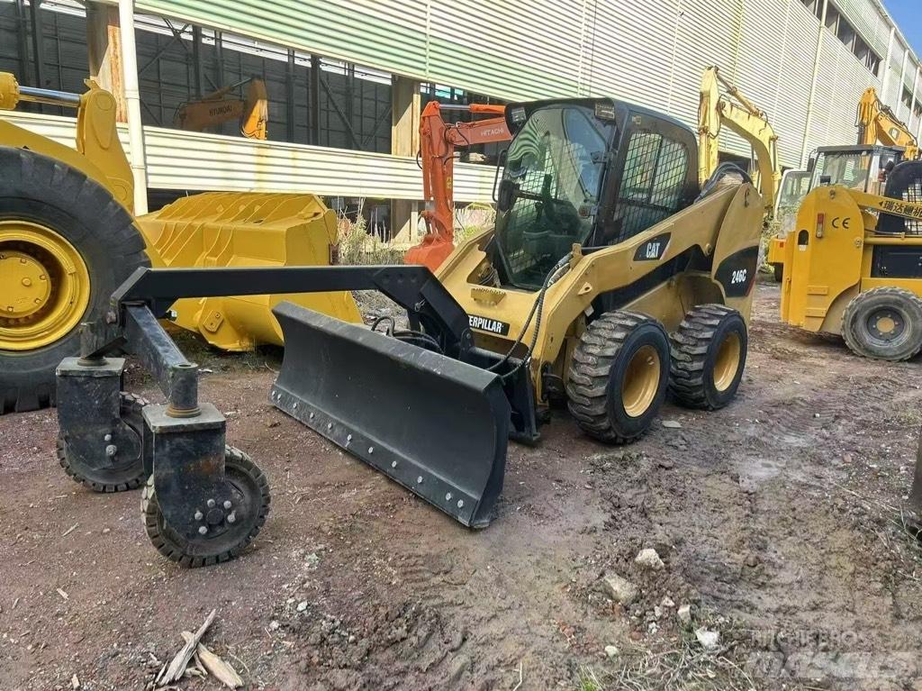 CAT 246 C  스키드로더