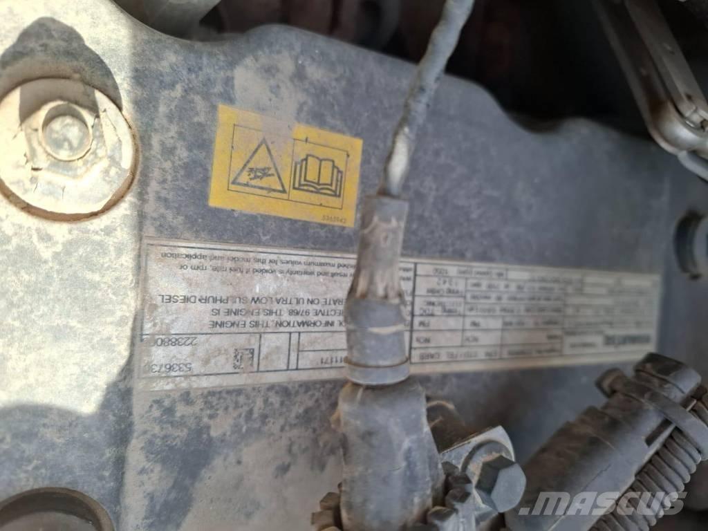 Komatsu PW 148-11  휠 굴삭기