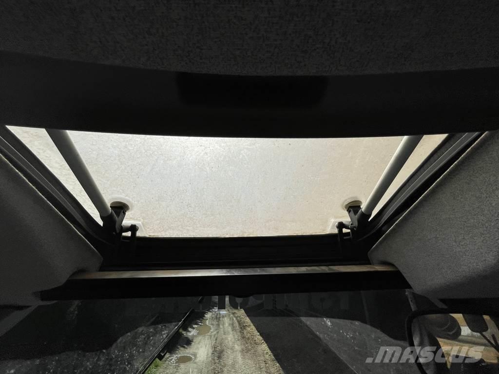 New Holland T6.180 트랙터