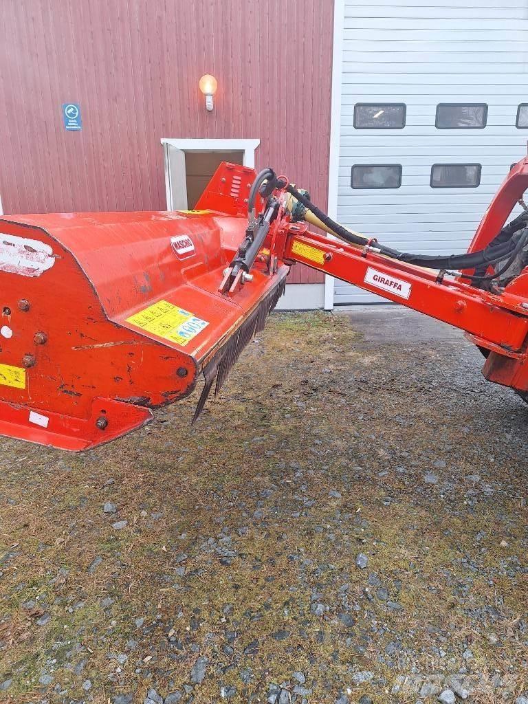 Maschio Giraffa 210 목장 제초기 및 토퍼