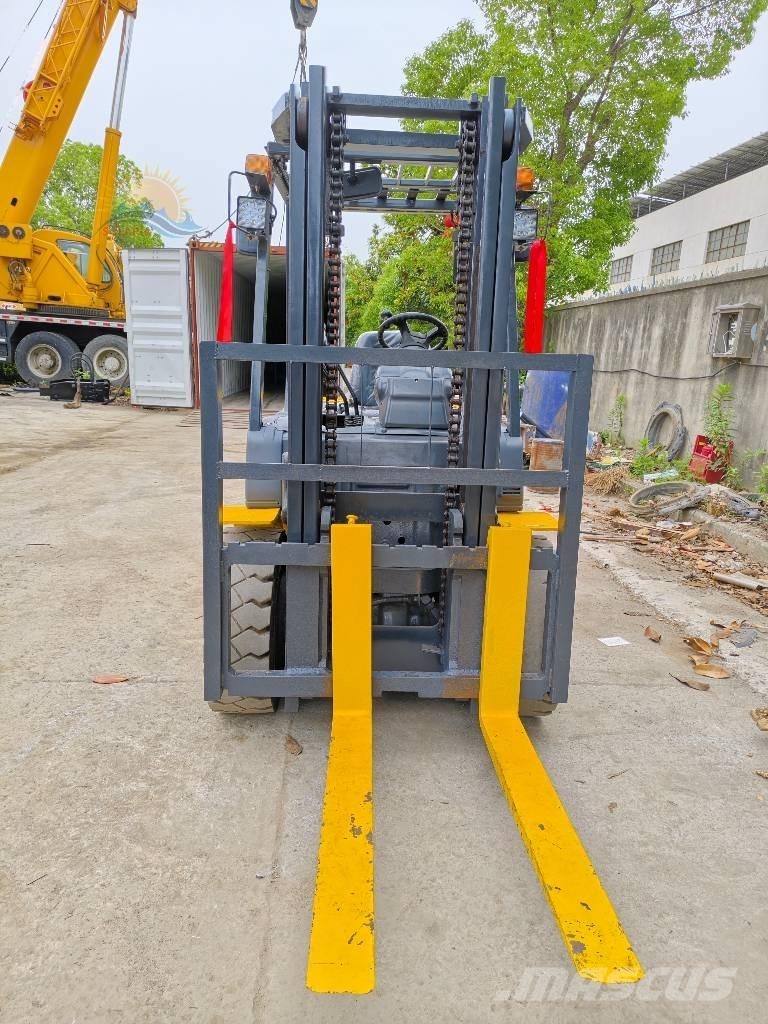 Komatsu FD30 디젤 지게차