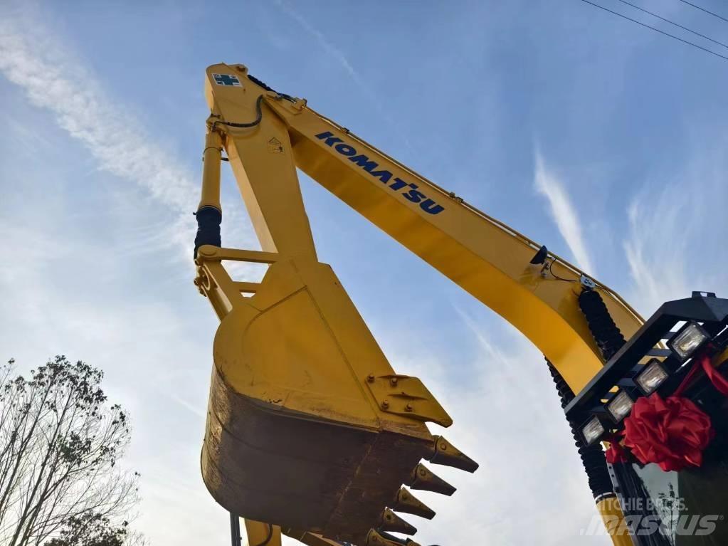 Komatsu PC240-8 중형굴삭기 7톤-28톤