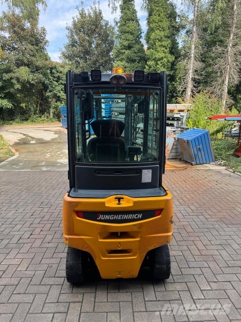 Jungheinrich EFG320 전동 지게차