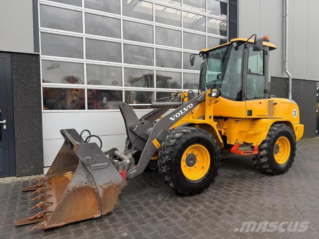 Volvo L30G  휠로우더