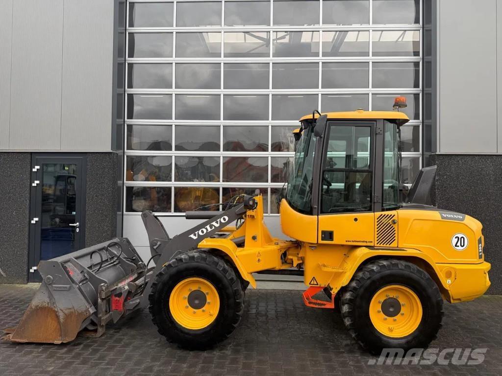 Volvo L30G  휠로우더