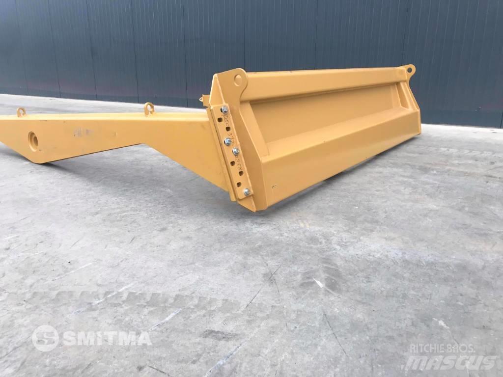 CAT 725C 테일게이트