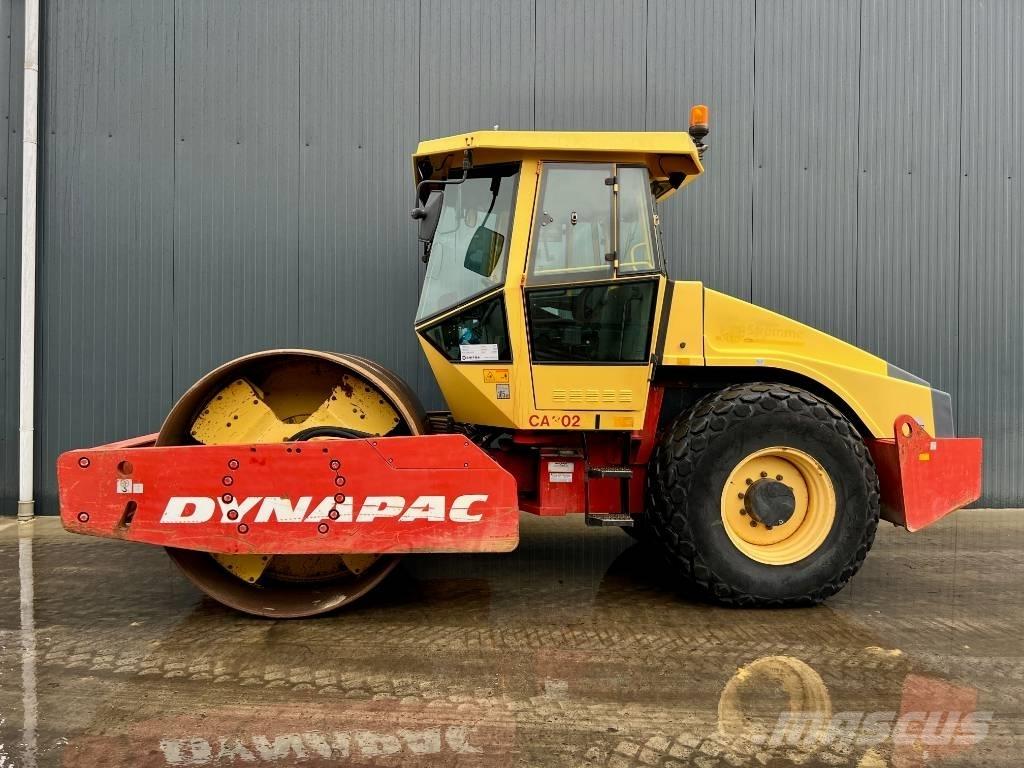 Dynapac CA302D 싱글 드럼 롤러