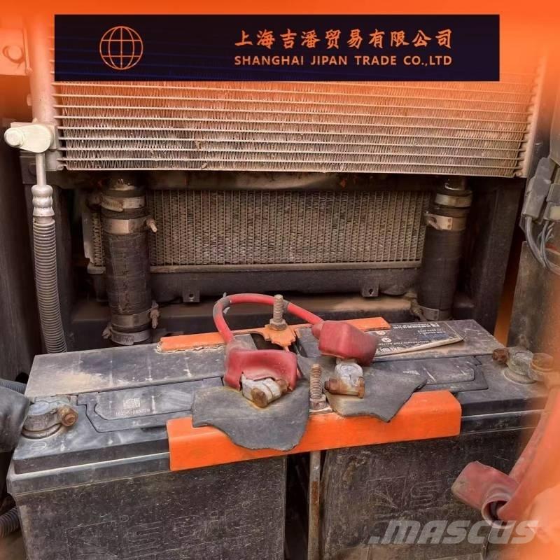 Hitachi ZX 70 대형 굴삭기 29톤 이상