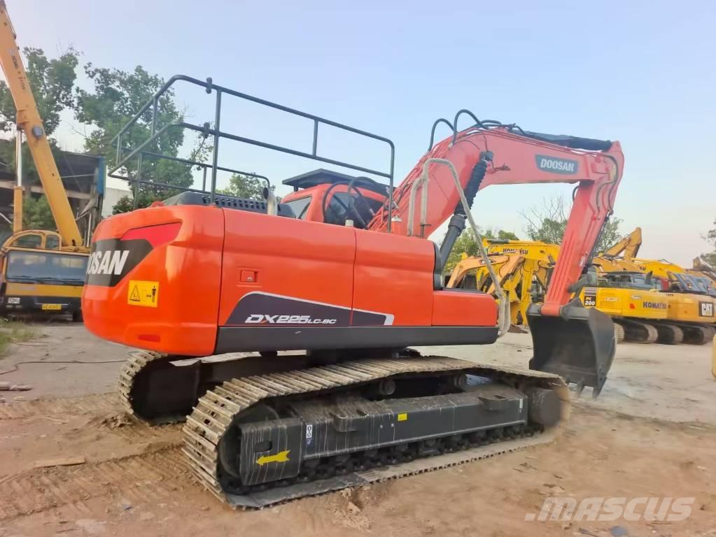 Doosan DX 225 대형 굴삭기 29톤 이상