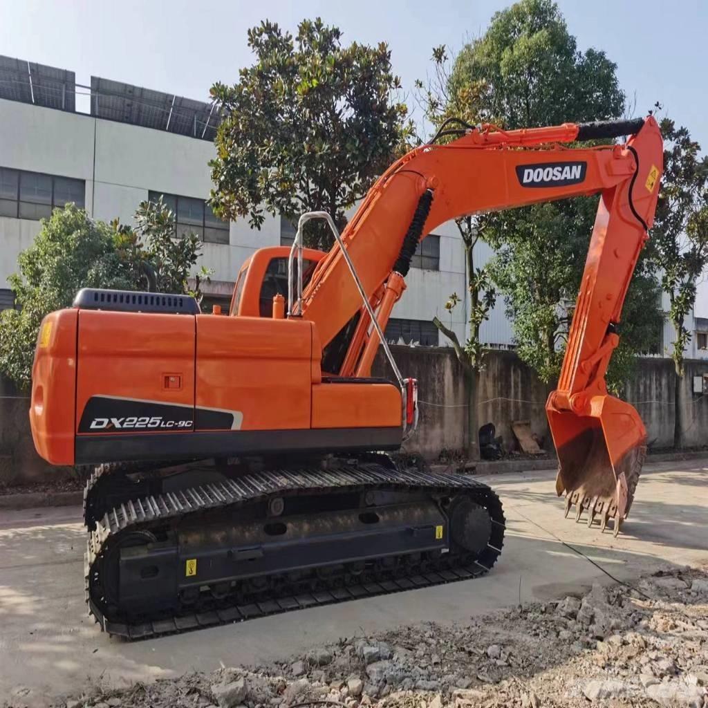 Doosan DX225LC-9C 대형 굴삭기 29톤 이상