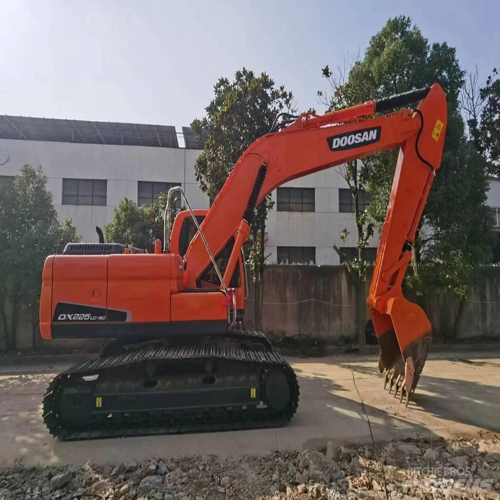 Doosan DX225LC-9C 대형 굴삭기 29톤 이상