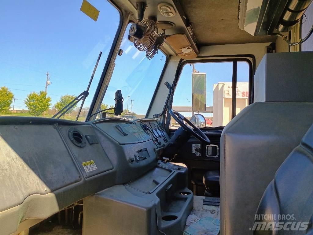  2011 Crane Carrier 폐기물 수거 트럭