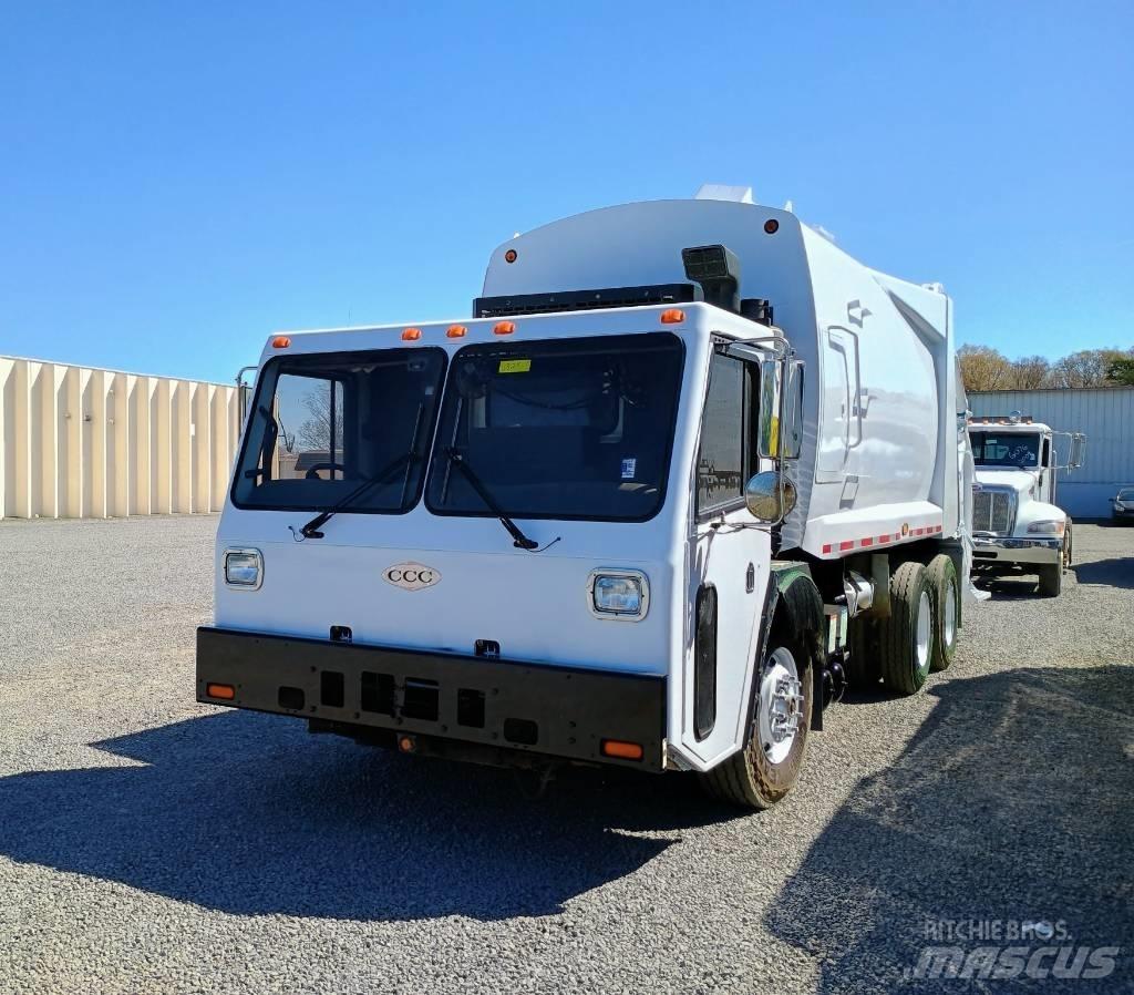  2011 Crane Carrier 폐기물 수거 트럭