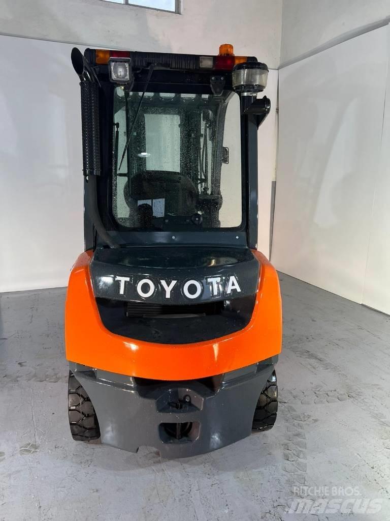 Toyota 02-8 FD F 25 디젤 지게차