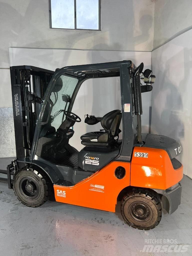 Toyota 02-8 FD F 25 디젤 지게차