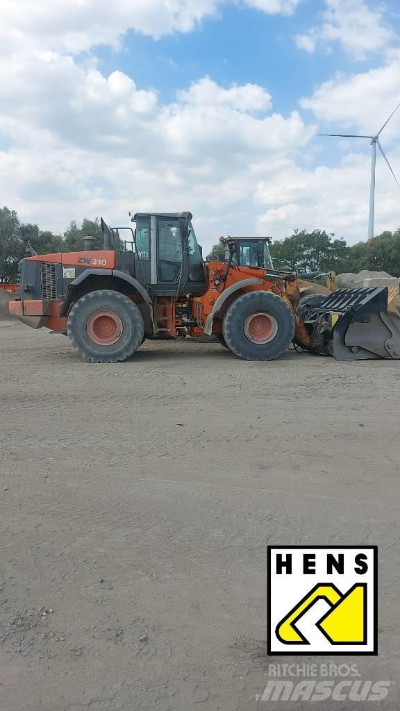 Hitachi ZW 310 연결식 홀러