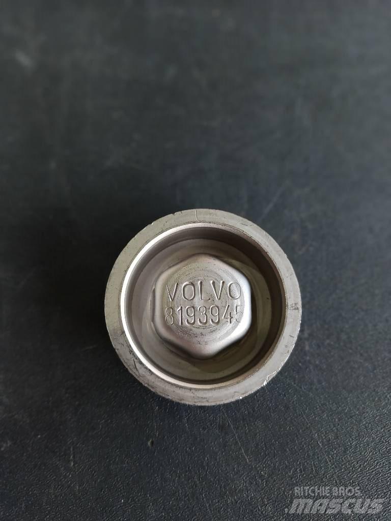 Volvo PLUG 8193945 엔진