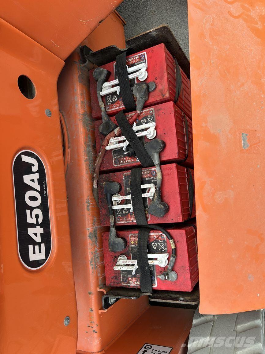 JLG E450AJ (2005) 관절형 전동이동 리프트