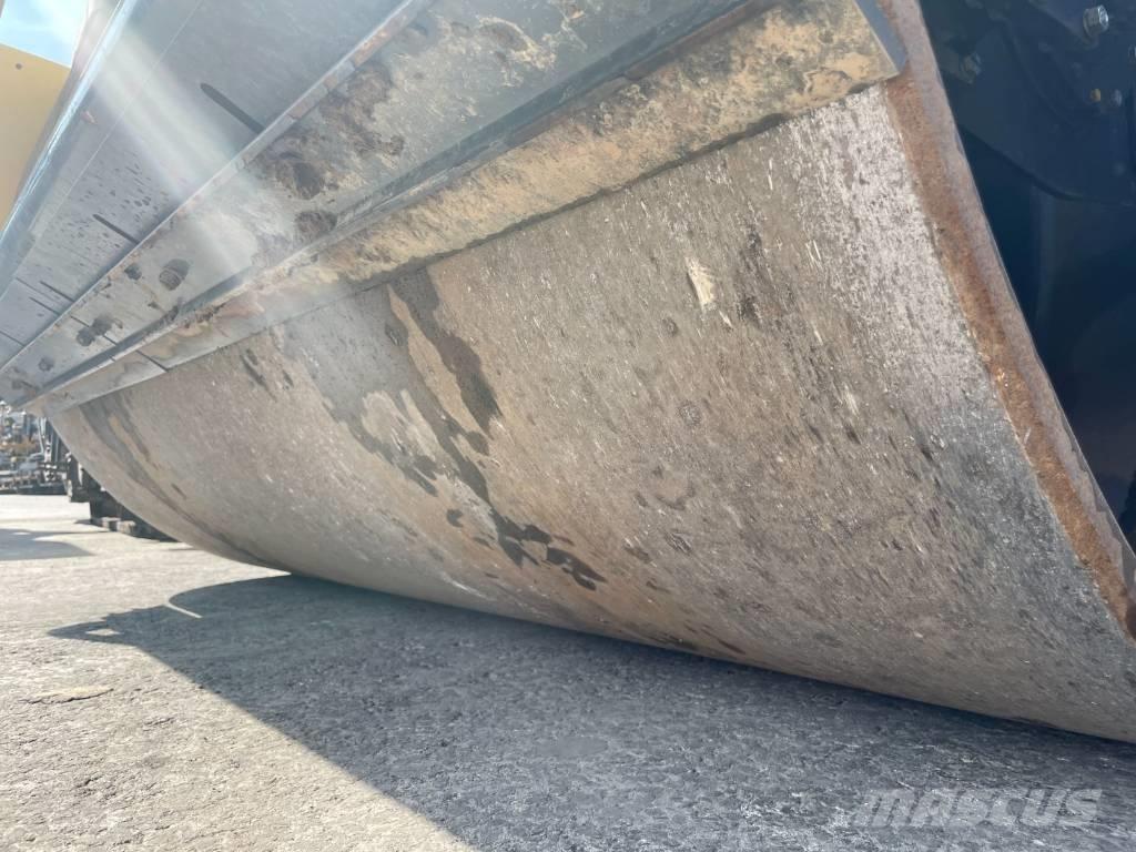 Bomag BW 213 D-5 싱글 드럼 롤러