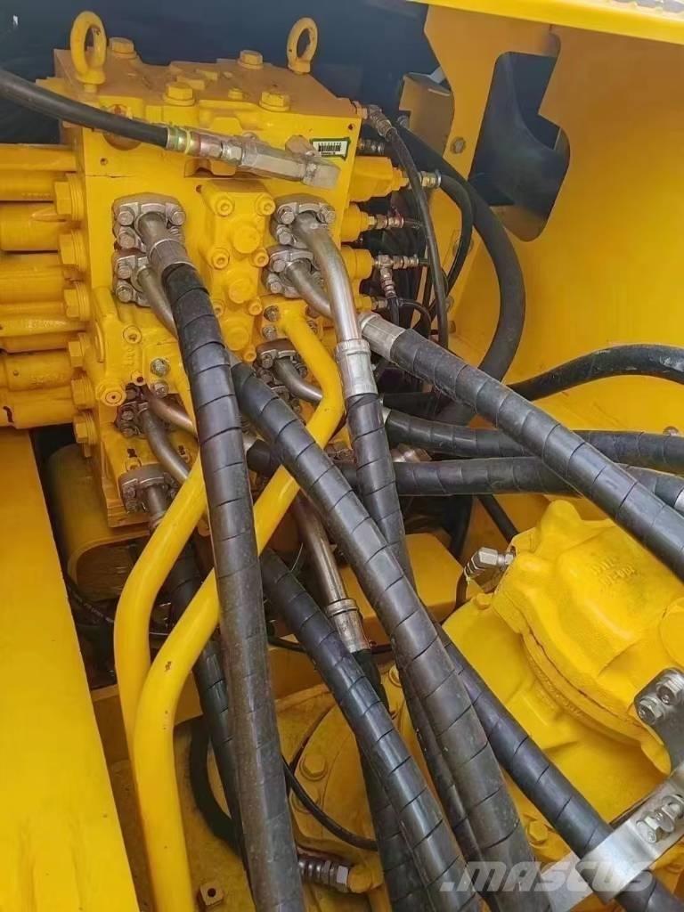 Komatsu 240LC-8 대형 굴삭기 29톤 이상