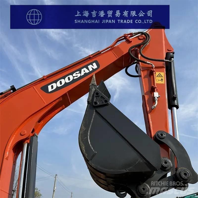 Doosan DX 60 소형 굴삭기 7톤 미만