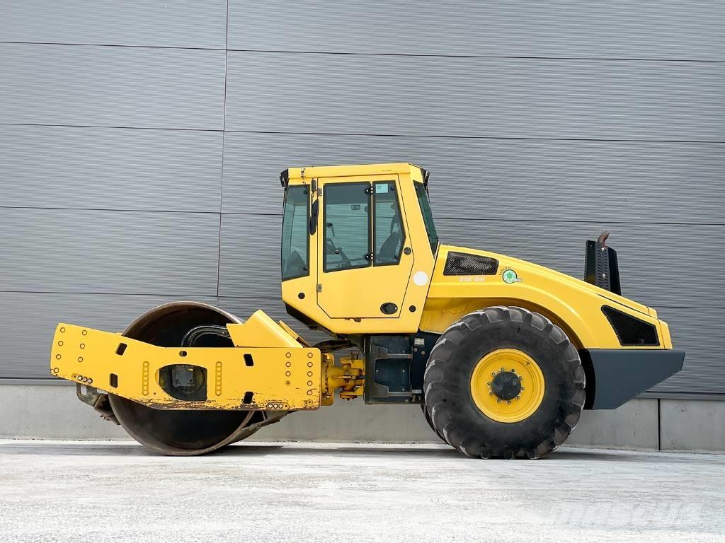 Bomag BW 216 DH-4i 싱글 드럼 롤러