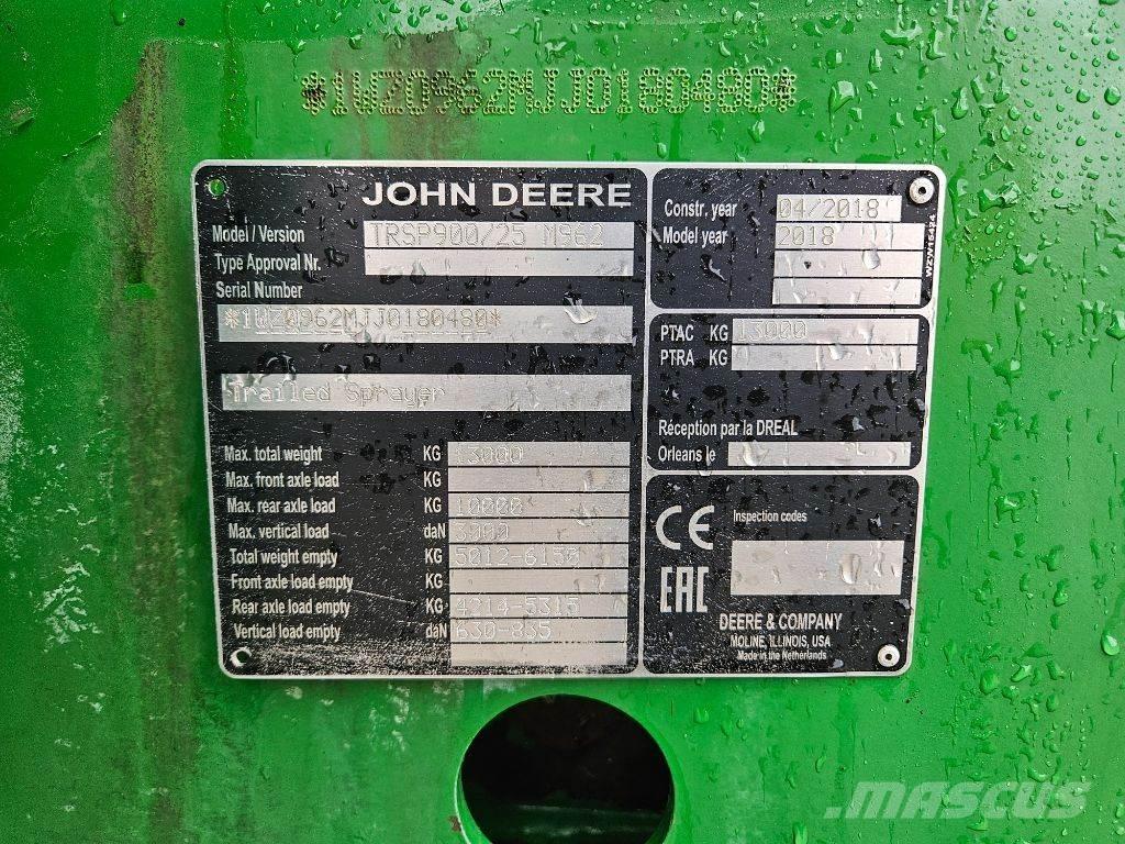 John Deere M692i 견인형 분무기