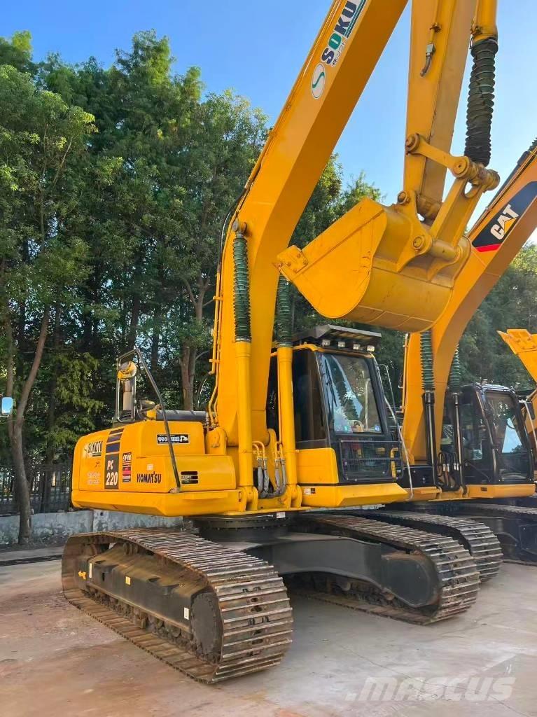 Komatsu PC 220-8 대형 굴삭기 29톤 이상