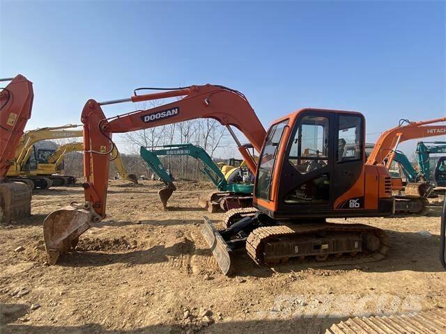 Doosan DX80 중형굴삭기 7톤-28톤