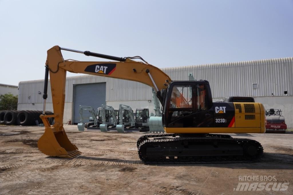 CAT 323D3  휠 굴삭기