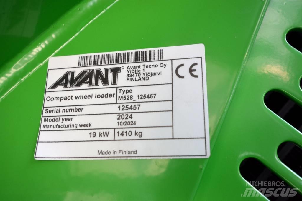 Avant 528 미니 로더