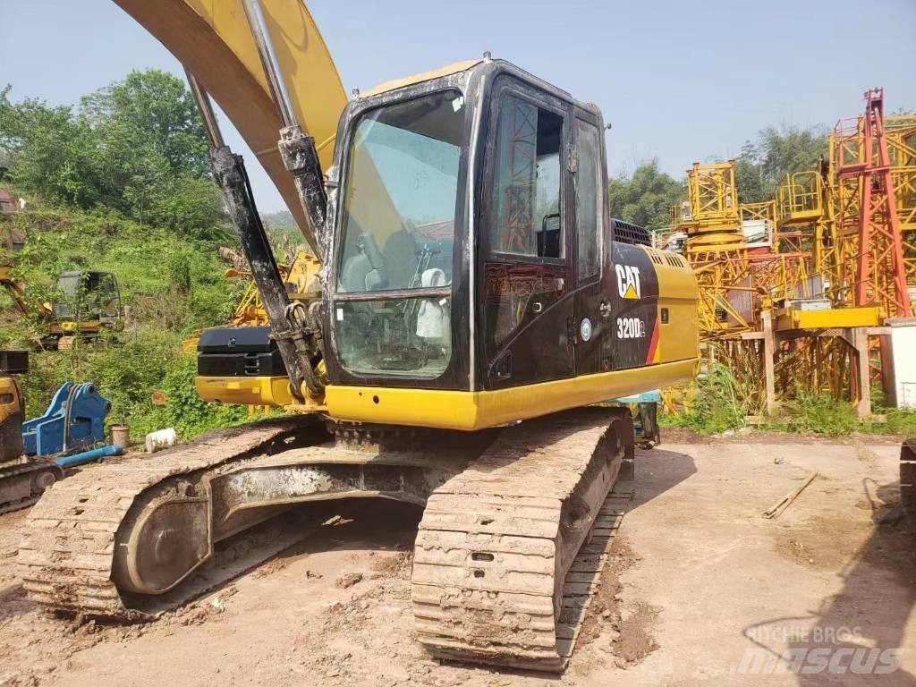 CAT 320 D 대형 굴삭기 29톤 이상