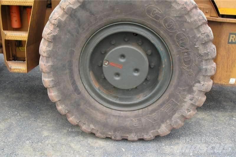 CAT CS76XT 콤비 롤러