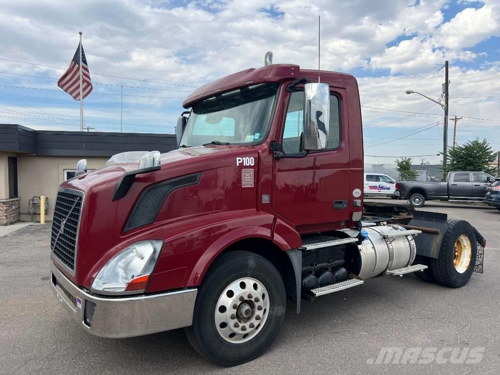 Volvo VNL 42 T300 트랙터 유닛