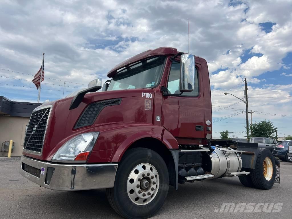 Volvo VNL 42 T300 트랙터 유닛