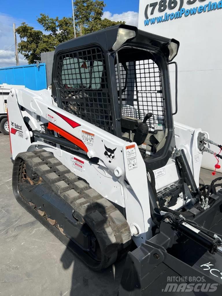 Bobcat T 550  스키드로더