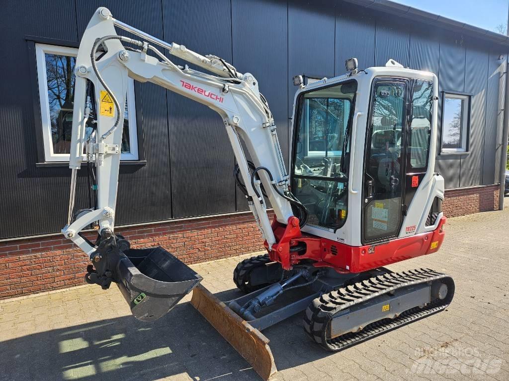Takeuchi TB 225 소형 굴삭기 7톤 미만