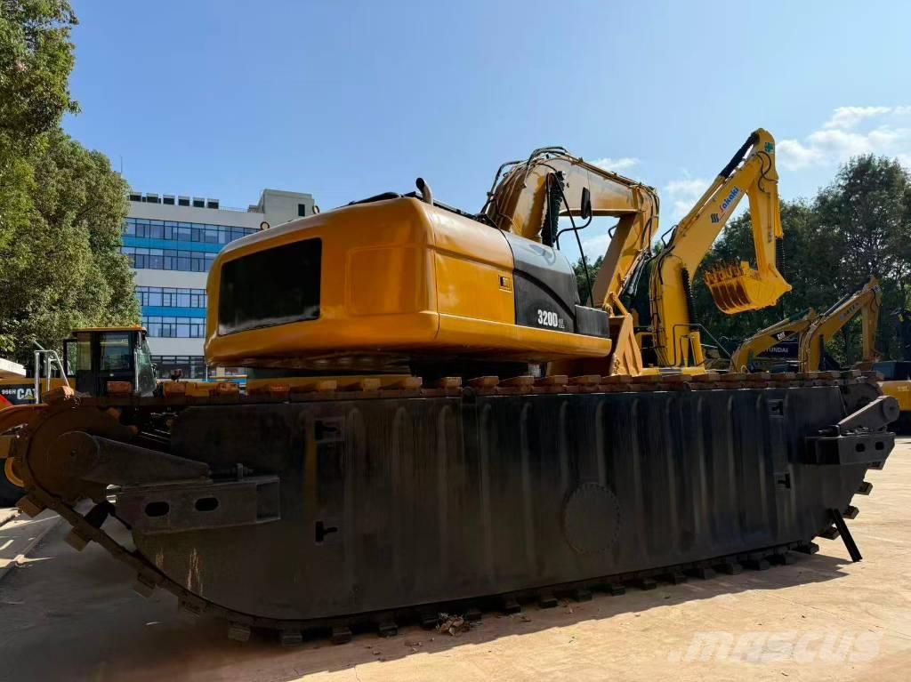 CAT 320 D 수륙양용 굴삭기