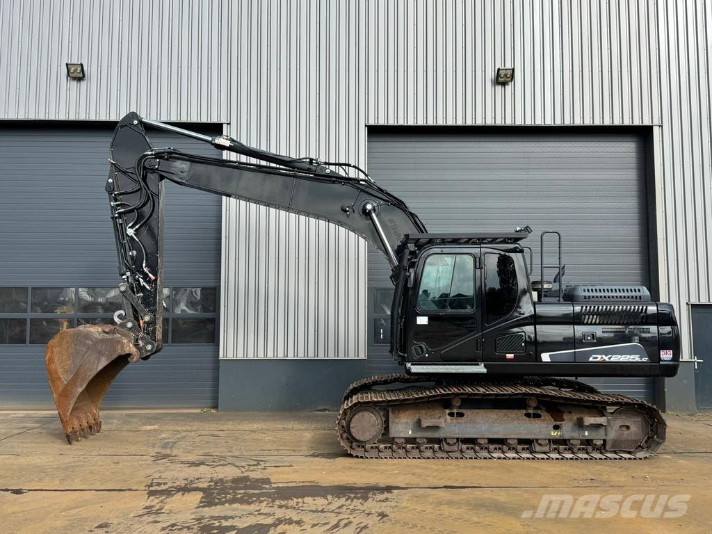 Doosan DX225LC-5 대형 굴삭기 29톤 이상