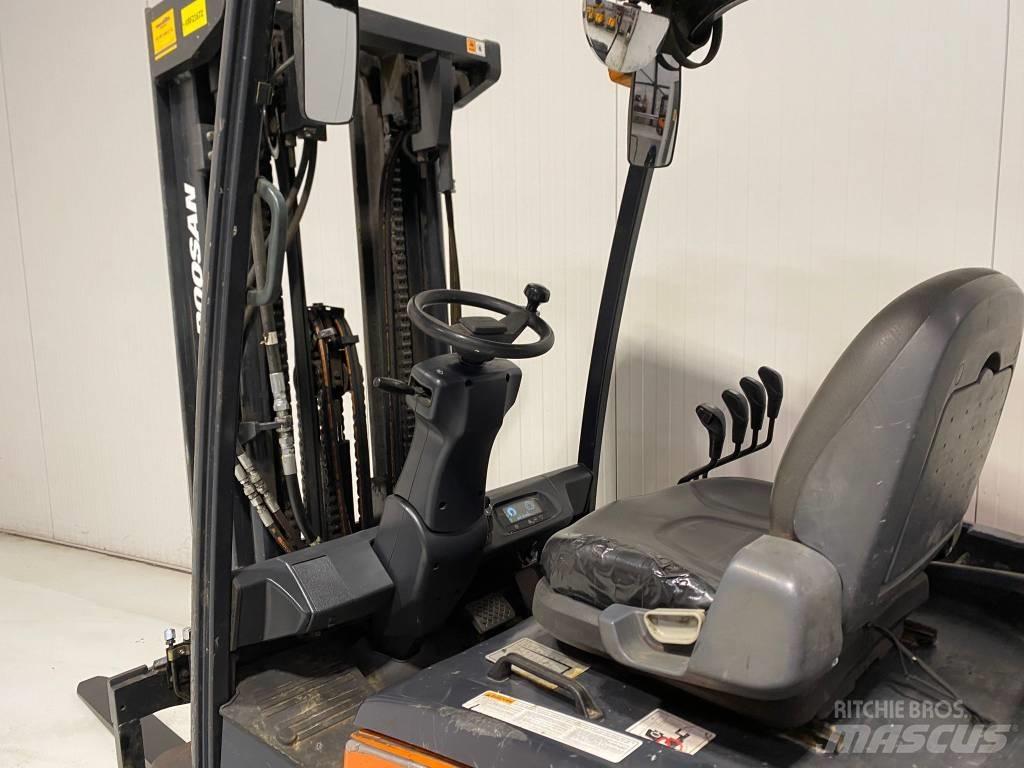Doosan B35X-7 전동 지게차