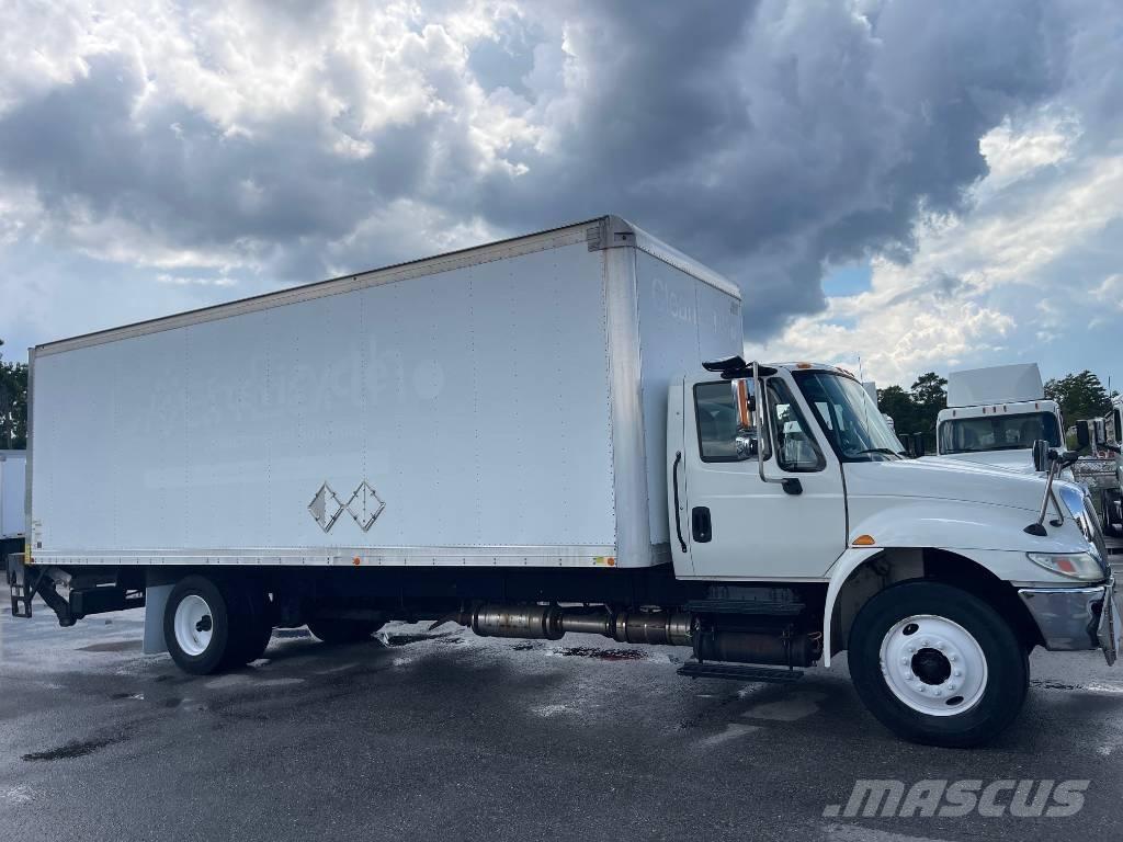 International 4300 탑차 트럭