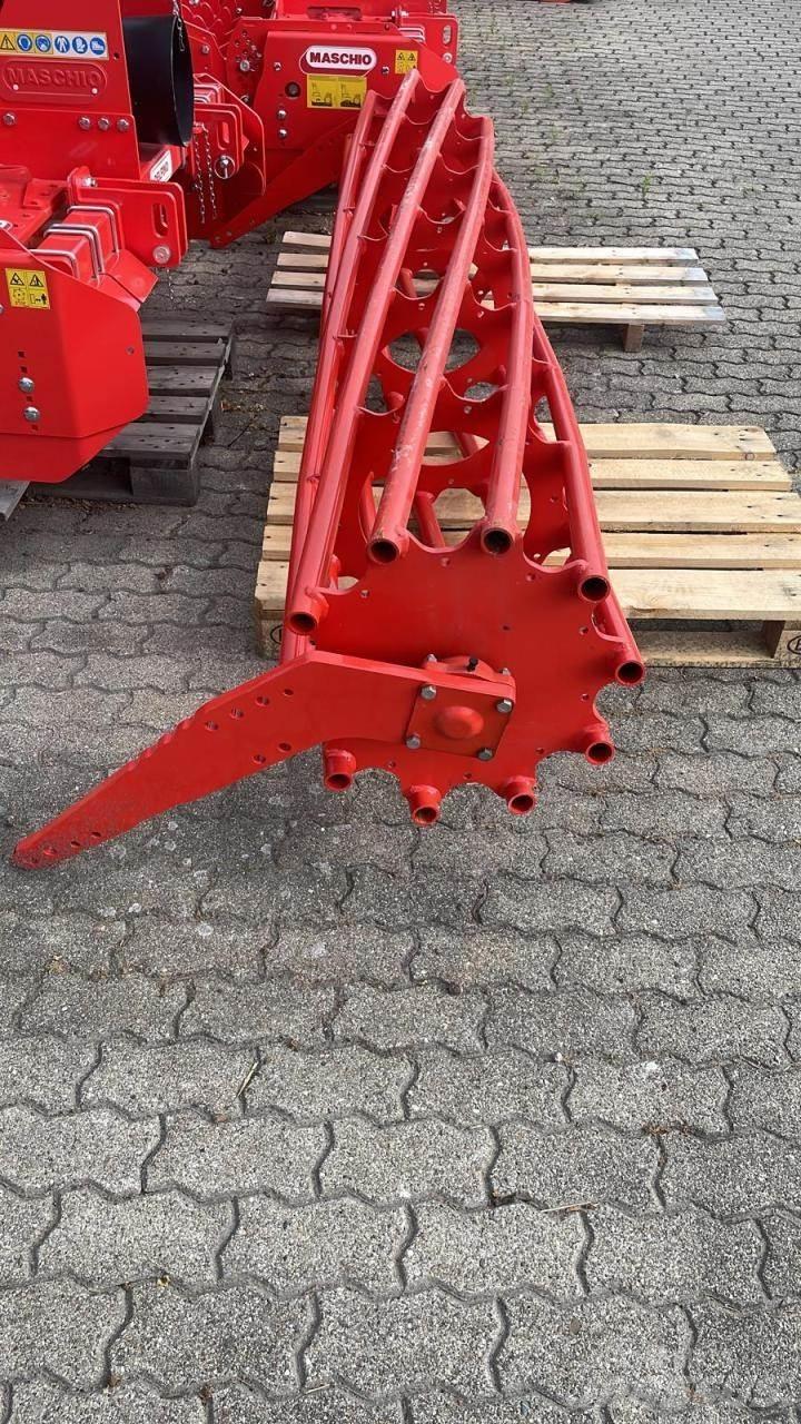 Kuhn Maxirohrwalze 견인 진동 롤러