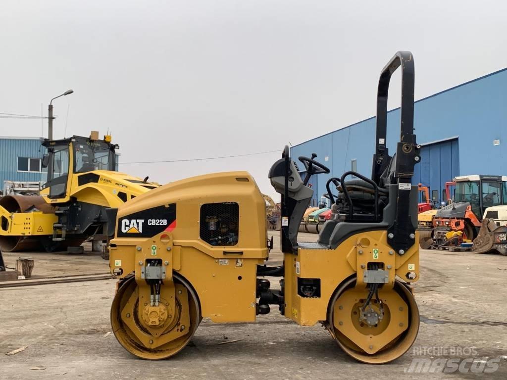 CAT CB 22B 트윈 드럼 롤러