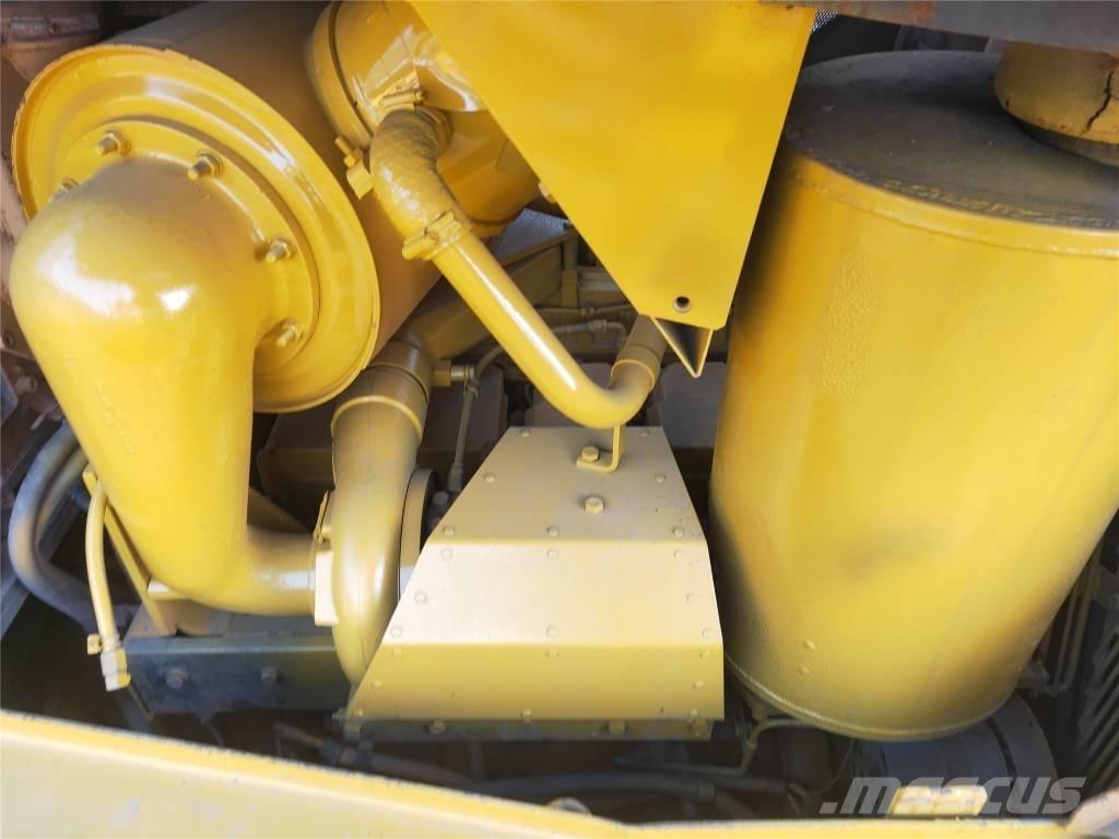 Komatsu D155AX-5 크롤러 도저