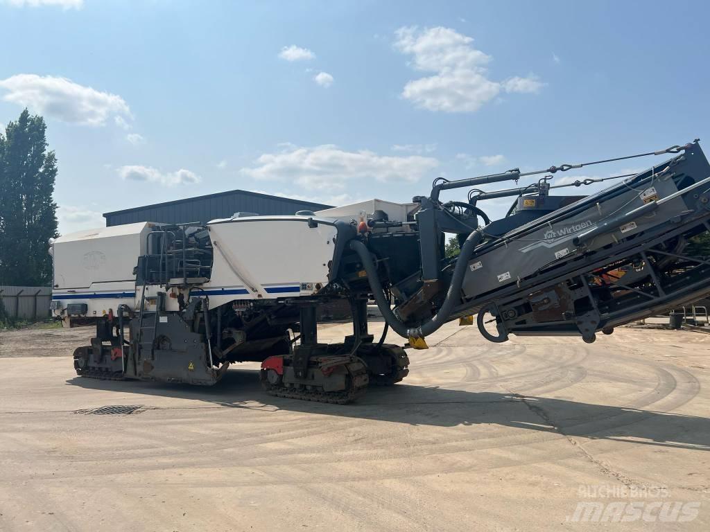 Wirtgen W 220 아스팔트 콜드 밀링 기계