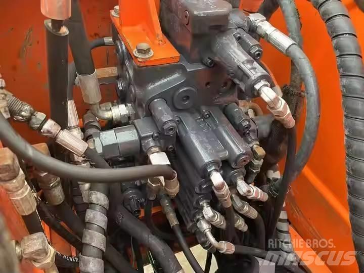 Doosan DH80 대형 굴삭기 29톤 이상